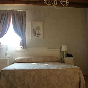 Relais Mondotella בית כפרי