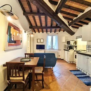 La Tana Del Priore Apartment